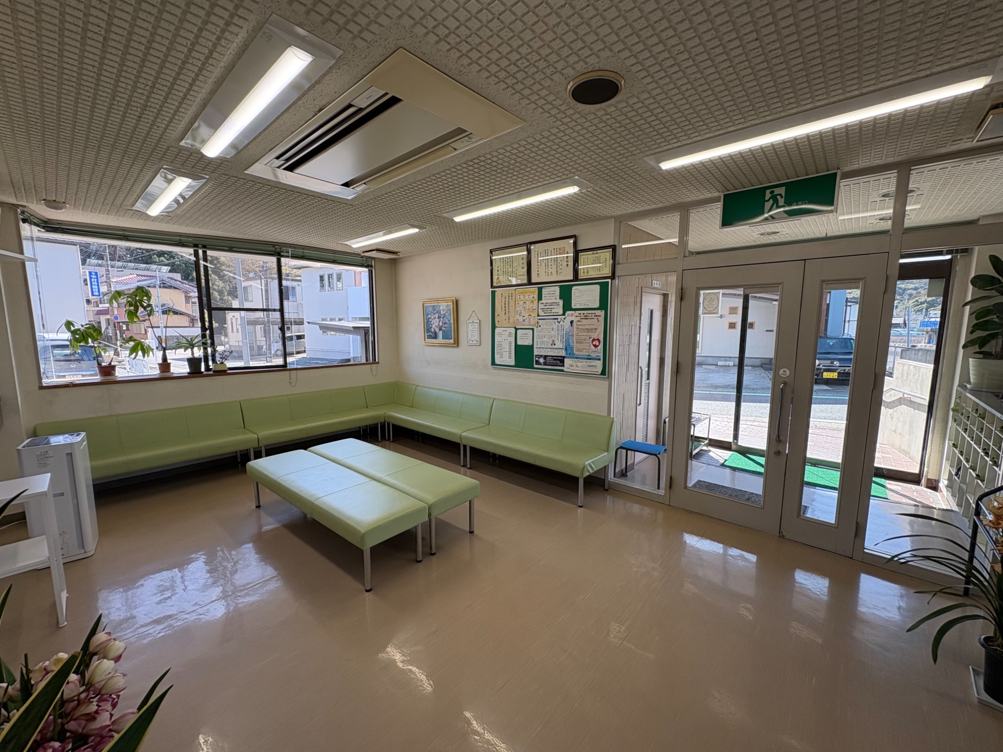 山添整形外科　待合室